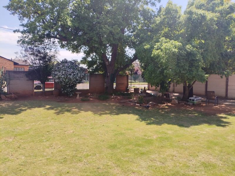 6 Bedroom House for Sale in Casseldale  - Photo 5