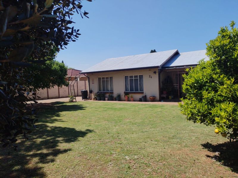6 Bedroom House for Sale in Casseldale  - Photo 2