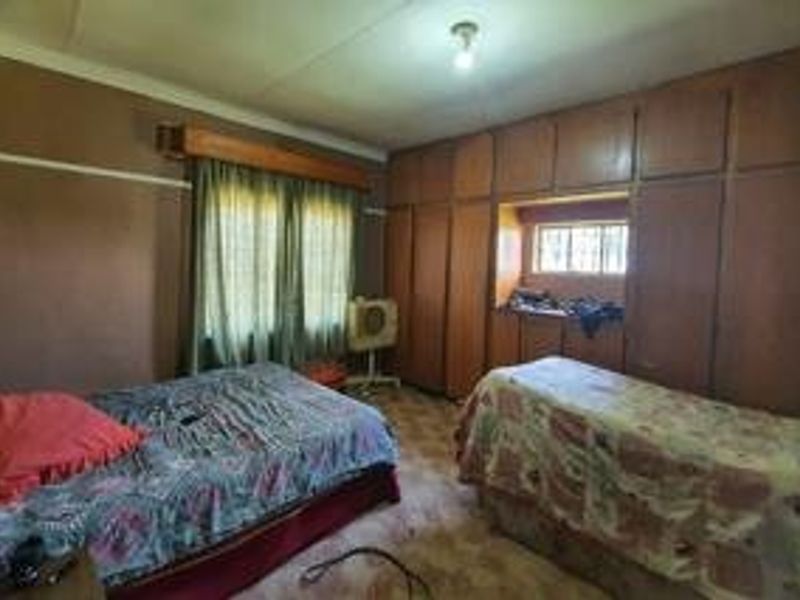 Charming Home with Flatlet on Tree-Filled Plot – Ideal for Peaceful Living Near the City - Photo 10