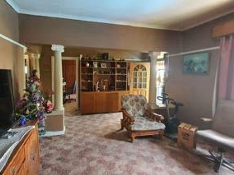 Charming Home with Flatlet on Tree-Filled Plot – Ideal for Peaceful Living Near the City - Photo 7