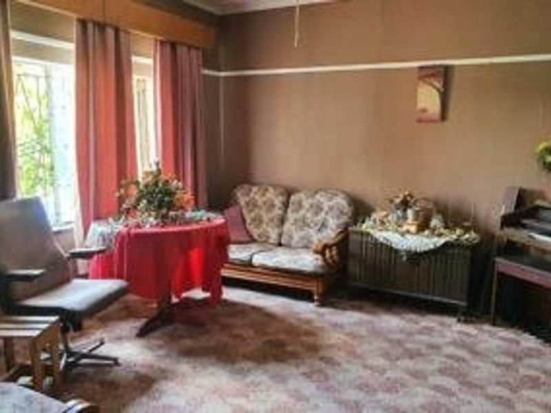 Charming Home with Flatlet on Tree-Filled Plot – Ideal for Peaceful Living Near the City - Photo 6