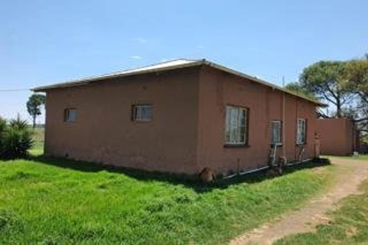 Charming Home with Flatlet on Tree-Filled Plot – Ideal for Peaceful Living Near the City - Photo 3