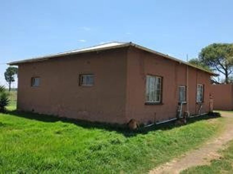 Charming Home with Flatlet on Tree-Filled Plot – Ideal for Peaceful Living Near the City - Photo 3