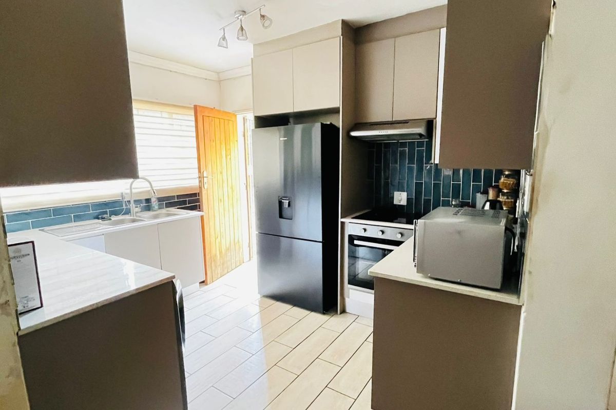 Spacious 4-Bedroom Family Home for sale in Claremont, Pretoria - Photo 5