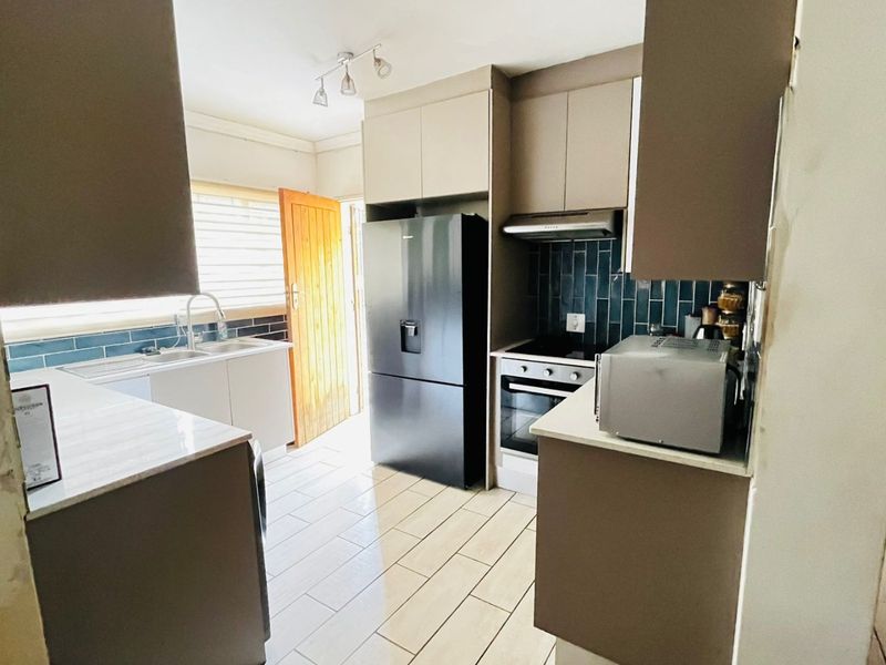 Spacious 4-Bedroom Family Home for sale in Claremont, Pretoria - Photo 5