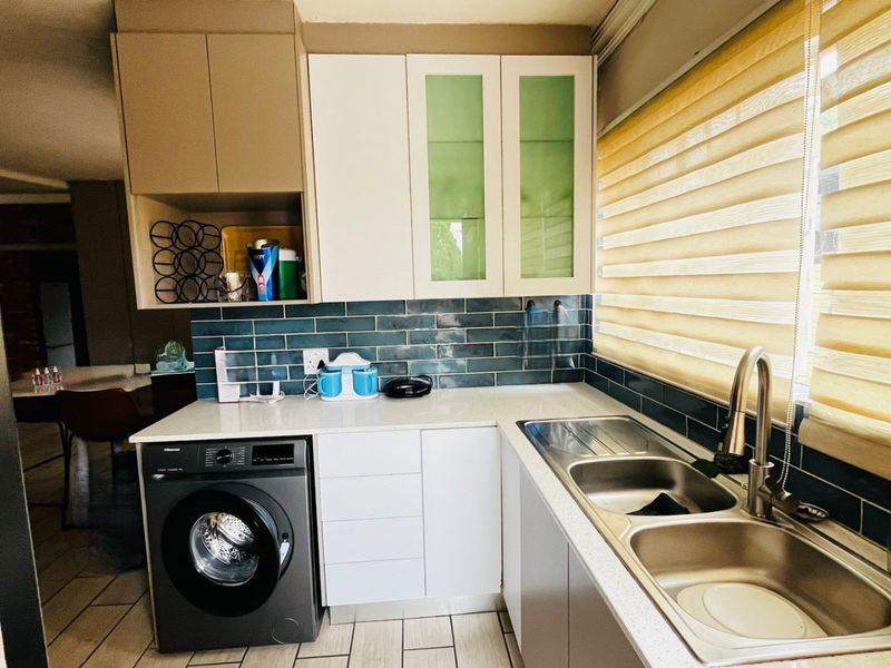 Spacious 4-Bedroom Family Home for sale in Claremont, Pretoria - Photo 8