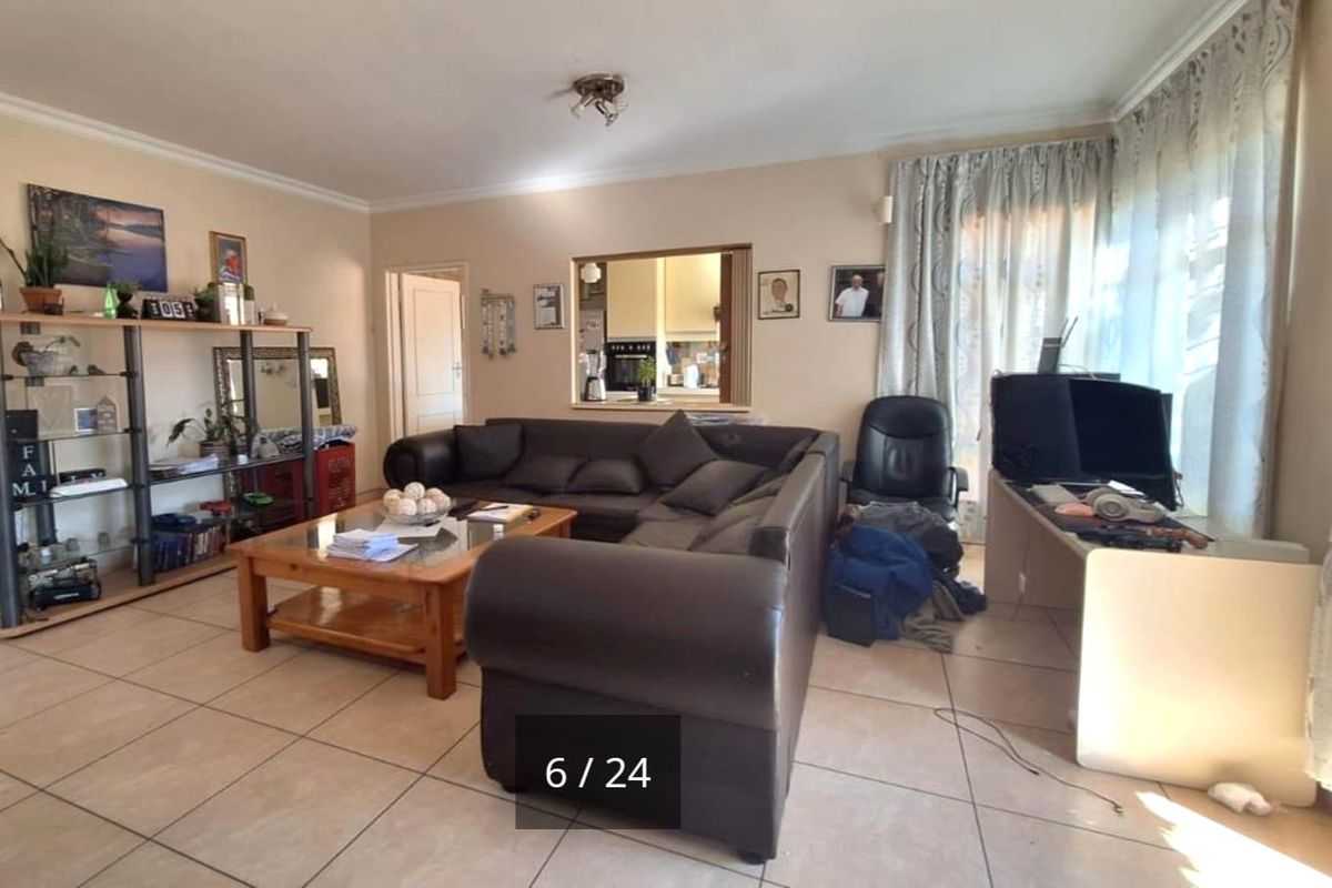 Pet Friendly - Low Maintenance 3 Bedroom Duplex, 2 Bathroom - Pollak Park - Photo 3