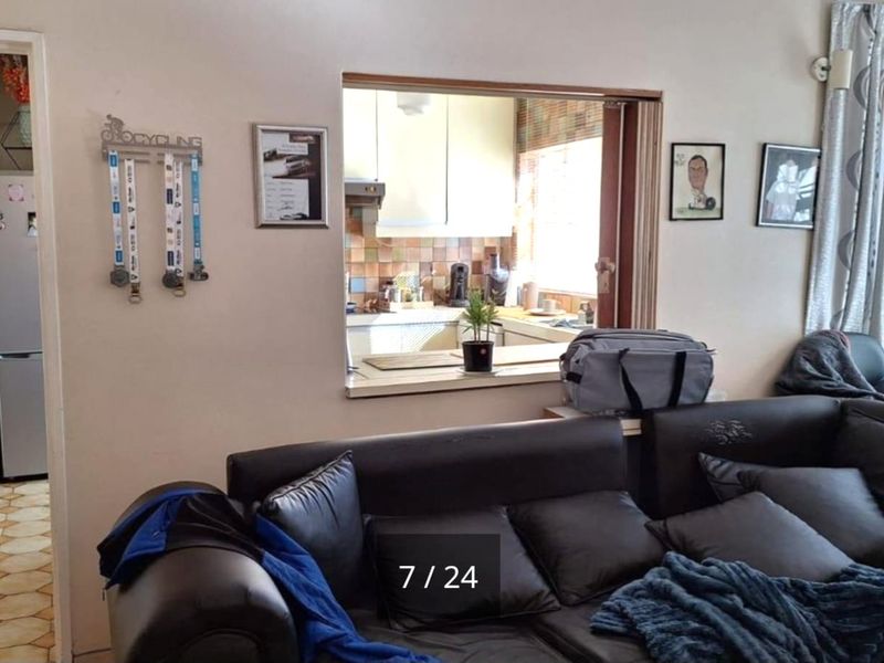 Pet Friendly - Low Maintenance 3 Bedroom Duplex, 2 Bathroom - Pollak Park - Photo 7