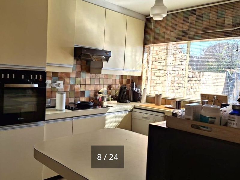 Pet Friendly - Low Maintenance 3 Bedroom Duplex, 2 Bathroom - Pollak Park - Photo 6