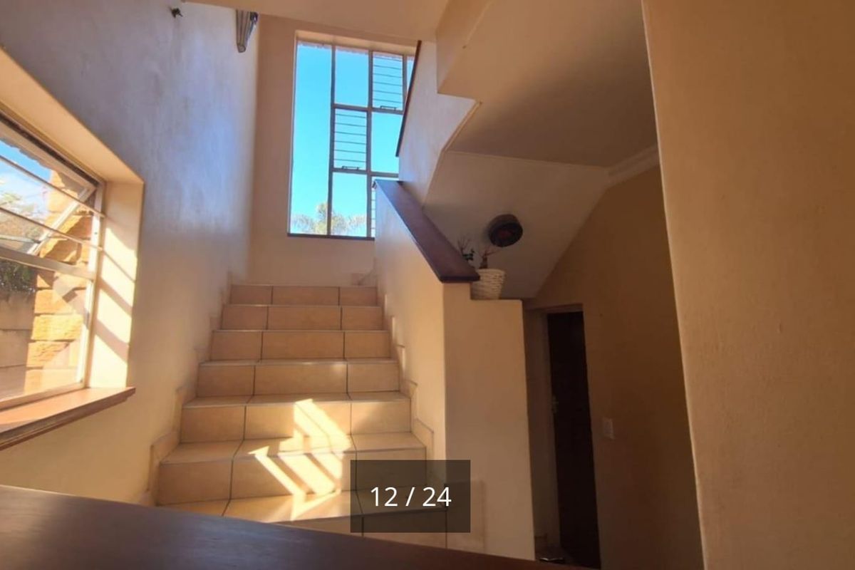 Pet Friendly - Low Maintenance 3 Bedroom Duplex, 2 Bathroom - Pollak Park - Photo 4