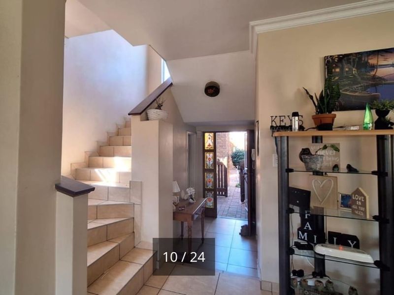 Pet Friendly - Low Maintenance 3 Bedroom Duplex, 2 Bathroom - Pollak Park - Photo 5