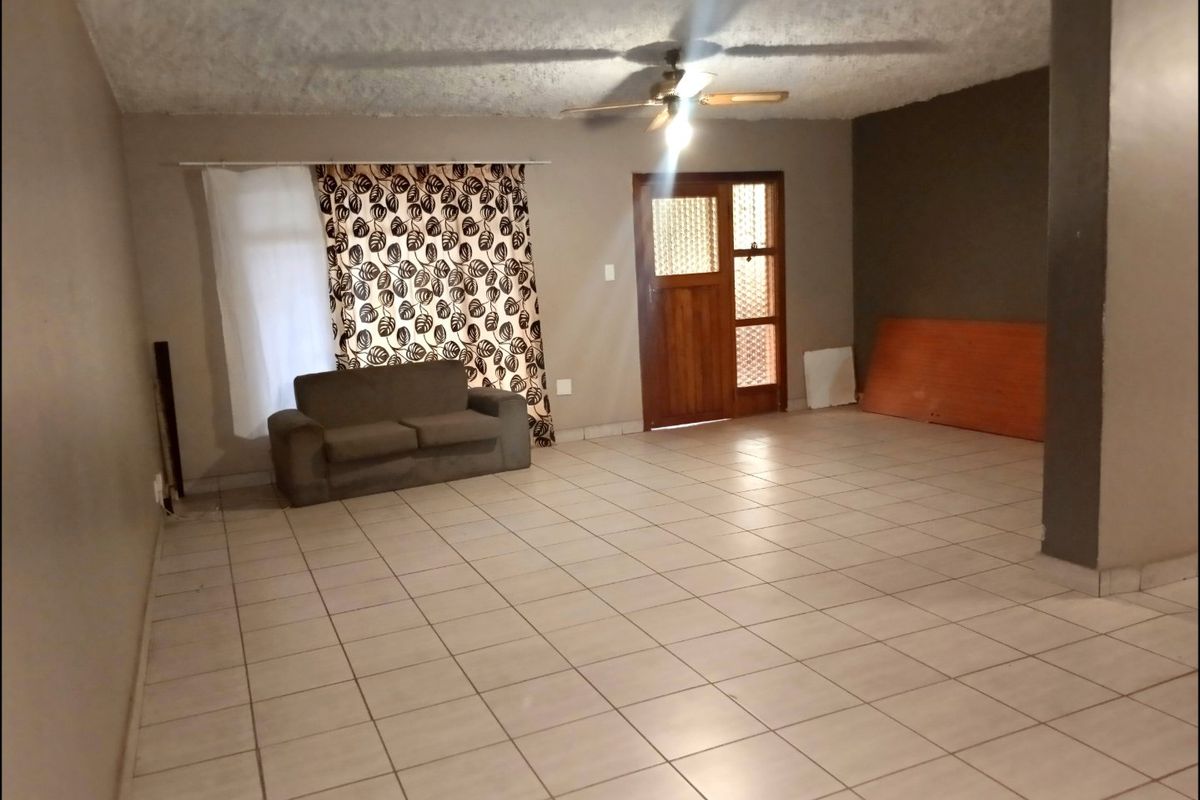 3 Bedroom Townhouse for Sale - Photo 2