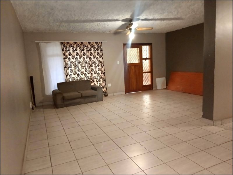 3 Bedroom Townhouse for Sale - Photo 2