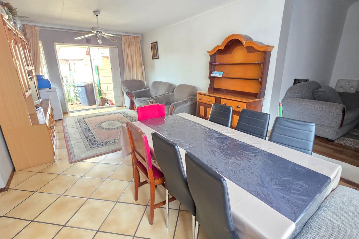 Modern Face Brick Simplex for Sale in Eldoraigne - Photo 3