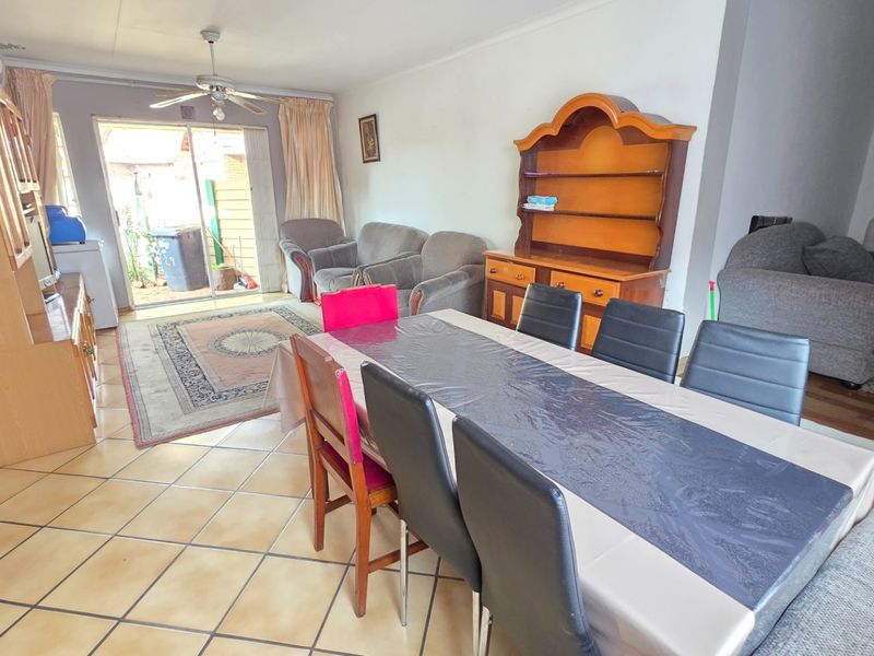 Modern Face Brick Simplex for Sale in Eldoraigne - Photo 3