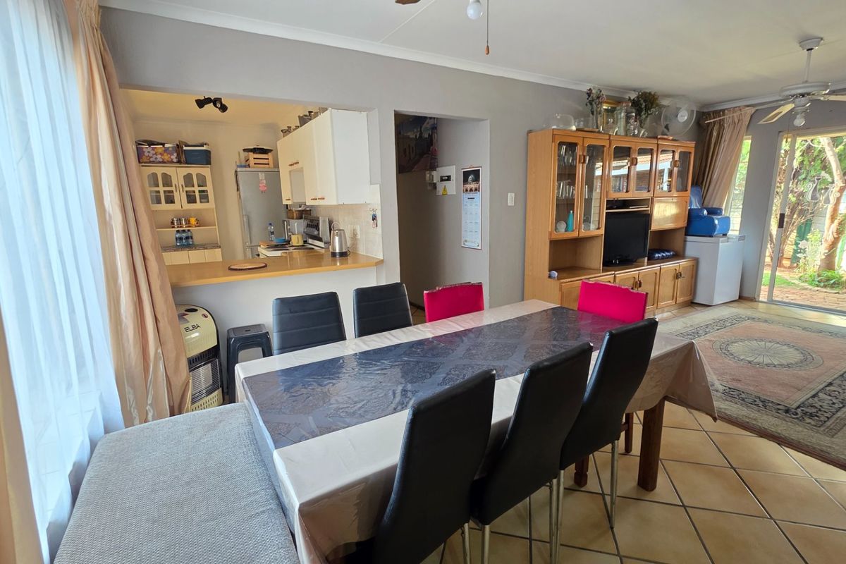 Modern Face Brick Simplex for Sale in Eldoraigne - Photo 2