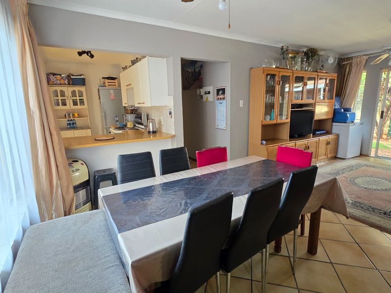 Modern Face Brick Simplex for Sale in Eldoraigne - Photo 2