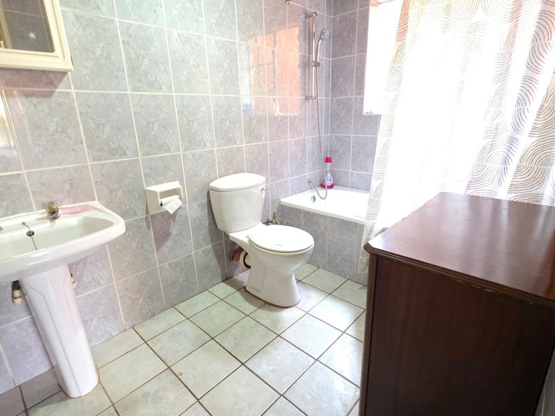 Modern Face Brick Simplex for Sale in Eldoraigne - Photo 10