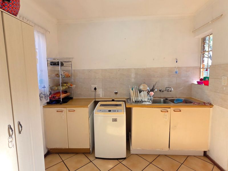 Modern Face Brick Simplex for Sale in Eldoraigne - Photo 6