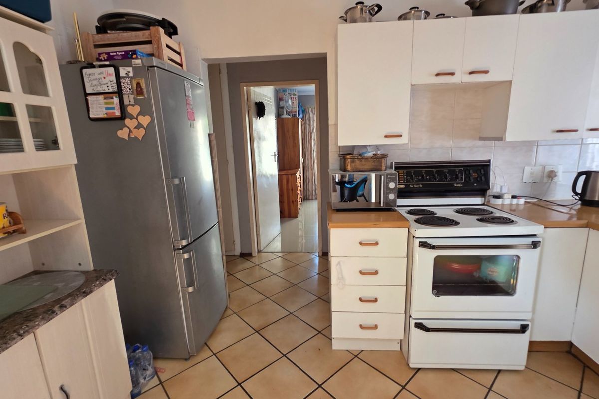 Modern Face Brick Simplex for Sale in Eldoraigne - Photo 4