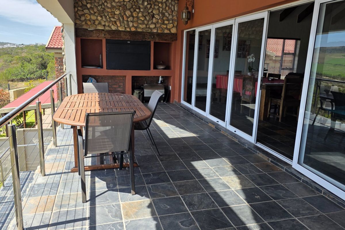 Large House... Entertainers Dream... Beautiful Rural Views !!! - Photo 5