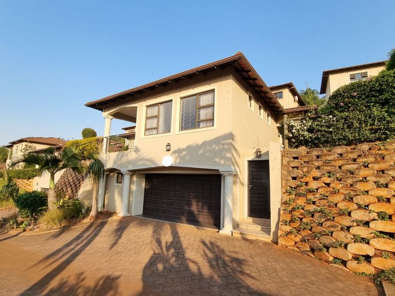 Beautifully Renovated on Sienna  - Photo 2