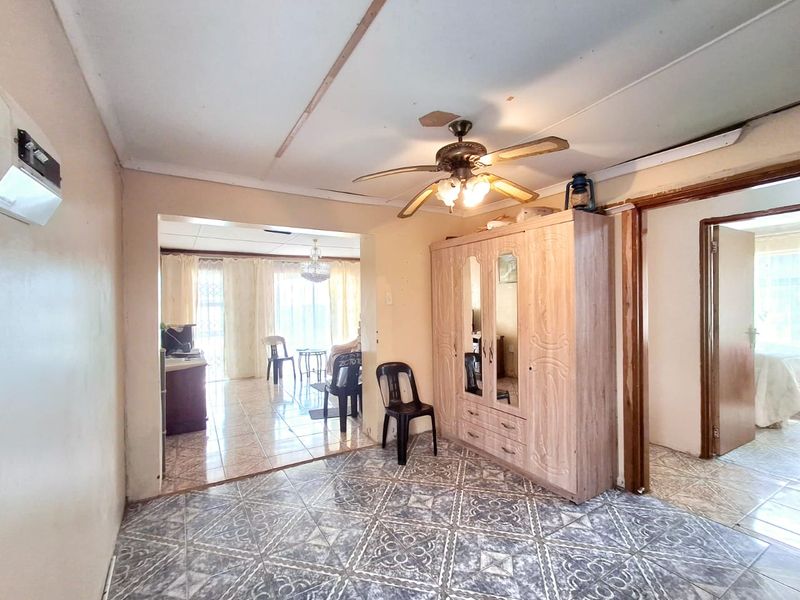 3 Bedroom house in Mdantsane NU 17 - Photo 3