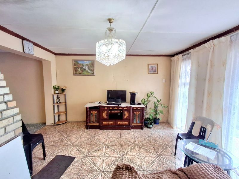 3 Bedroom house in Mdantsane NU 17 - Photo 2