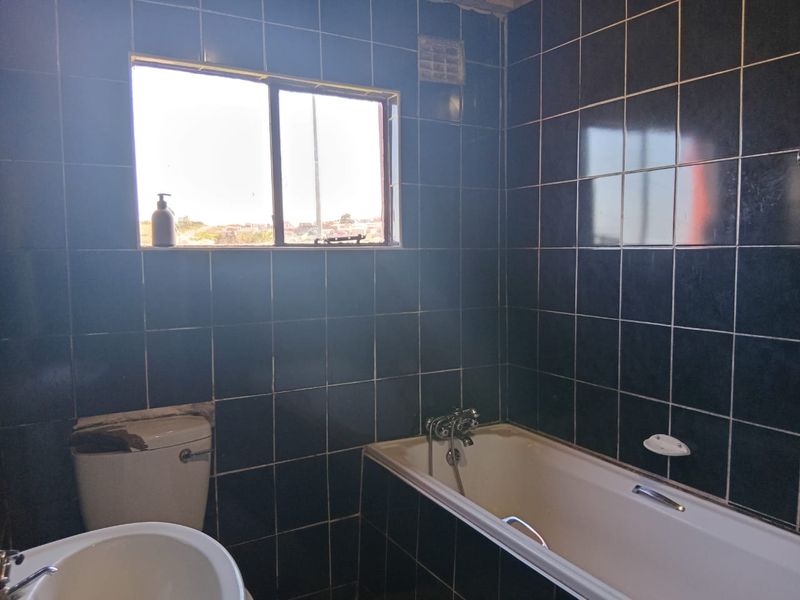 2 Bedroom House for Sale in Mdantsane Nu 14 - Photo 2