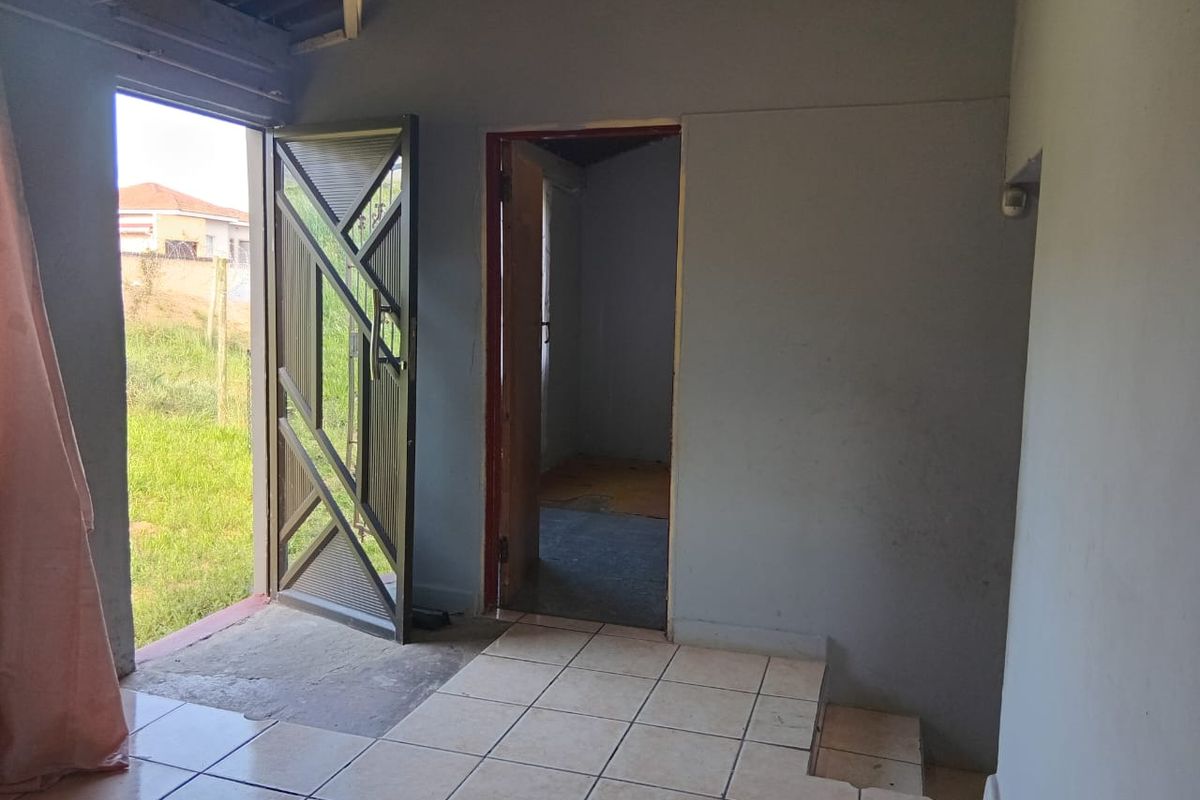 2 Bedroom House for Sale in Mdantsane Nu 14 - Photo 3