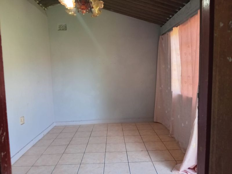 2 Bedroom House for Sale in Mdantsane Nu 14 - Photo 7