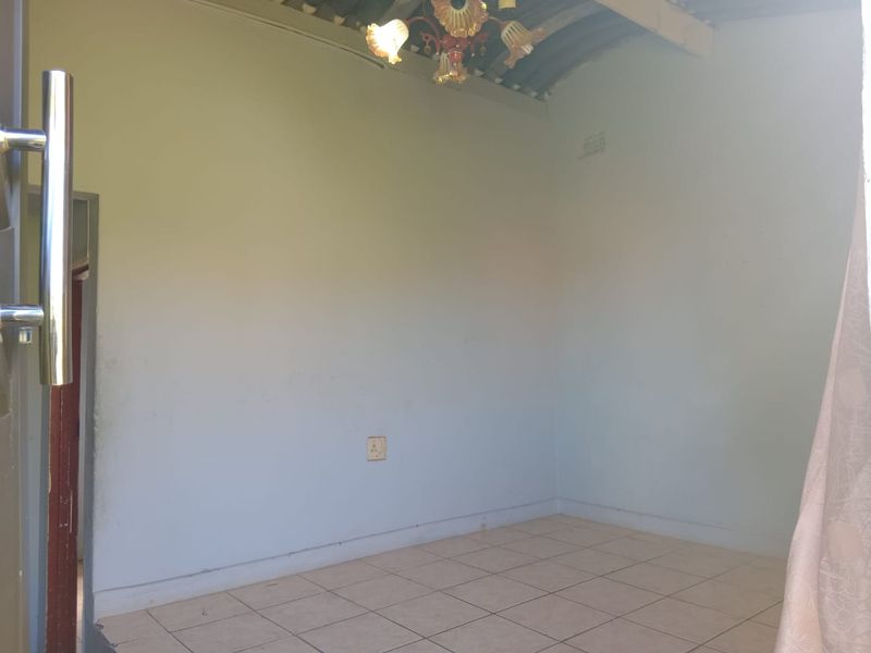 2 Bedroom House for Sale in Mdantsane Nu 14 - Photo 9