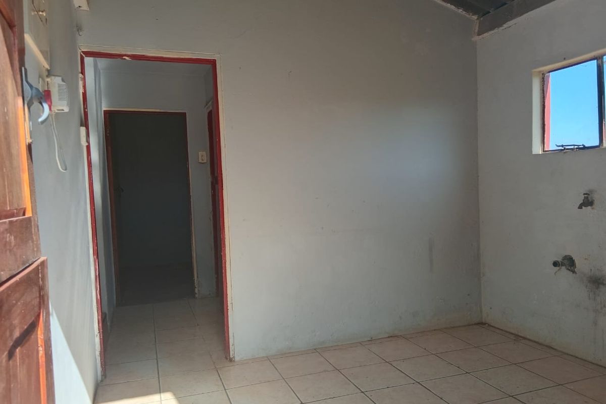 2 Bedroom House for Sale in Mdantsane Nu 14 - Photo 5
