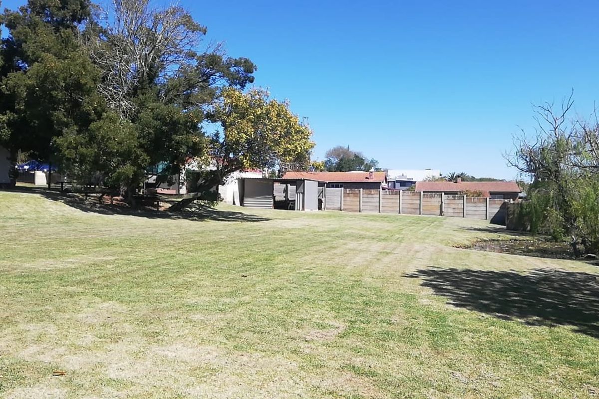 Well maintained family home for sale in Albertinia  - Photo 3