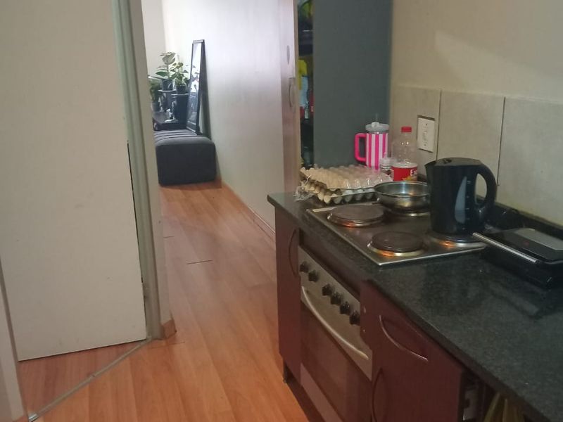 Stylish  1 bedroom apartment in the heart of Johannesburg - Photo 6