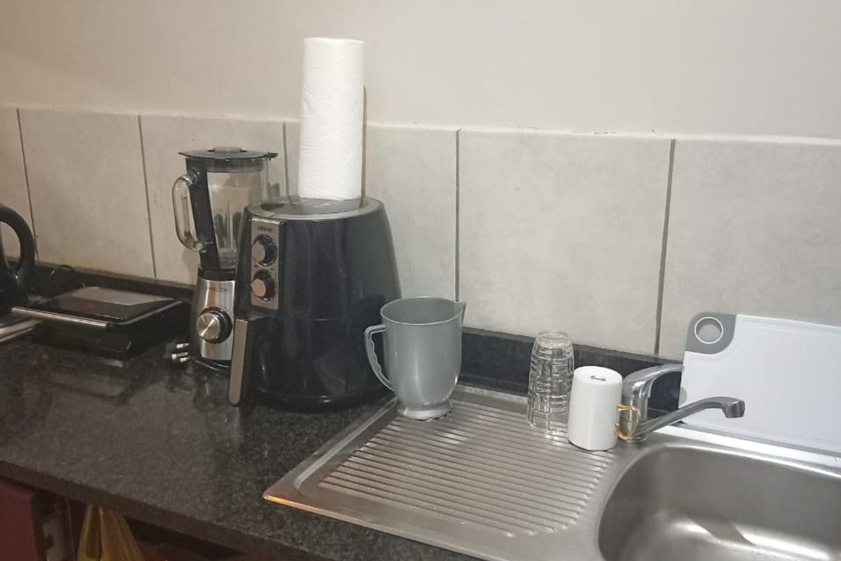 Stylish  1 bedroom apartment in the heart of Johannesburg - Photo 4