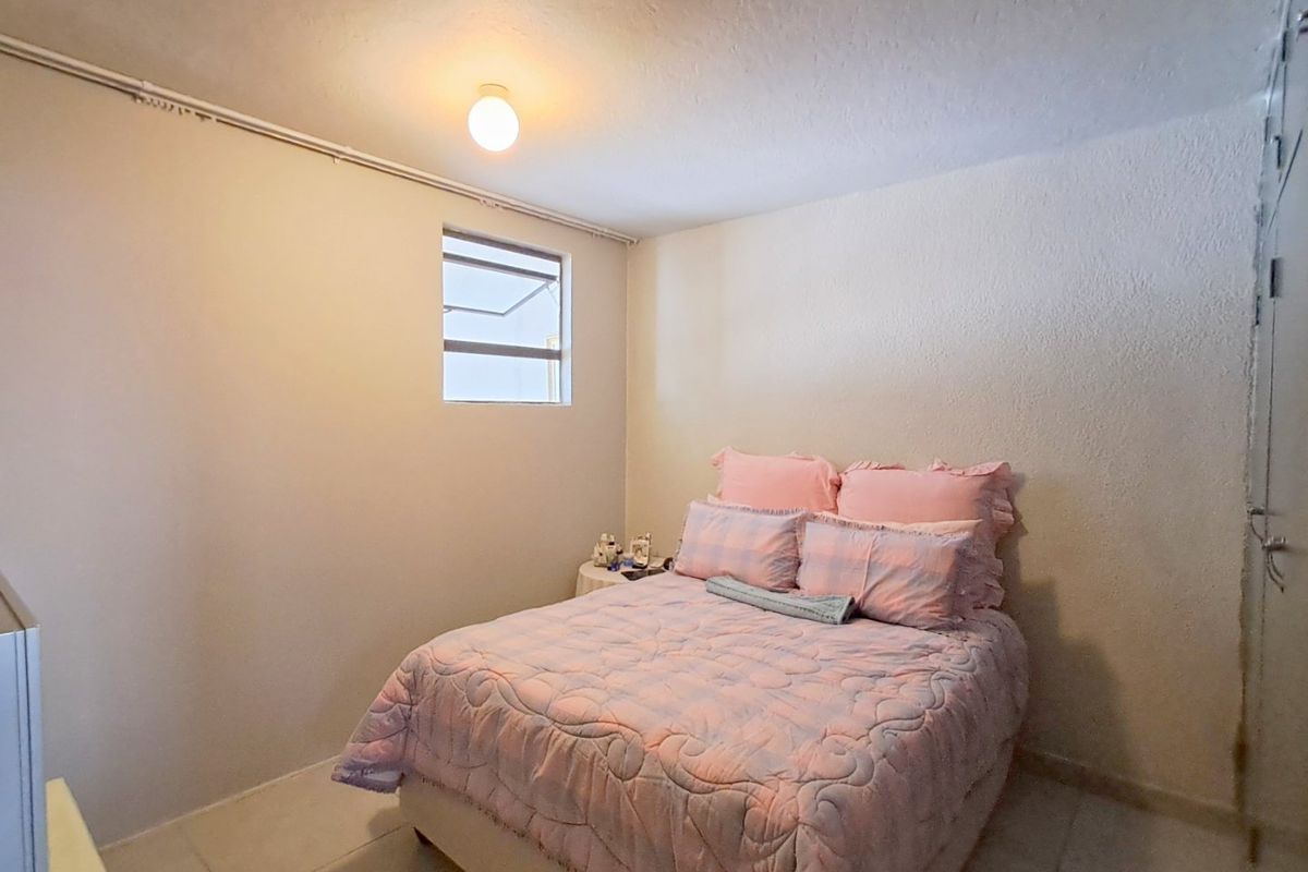 Pristine Renovated 2-Bedroom Apartment in Sunnyside - Photo 5