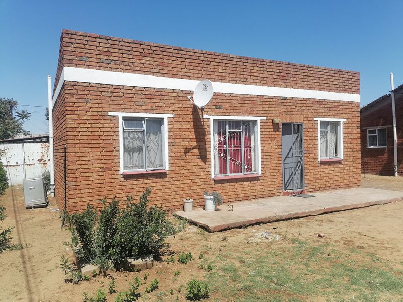 Spacious 3-Bedroom House for Sale – Ideal Location  - Photo 1