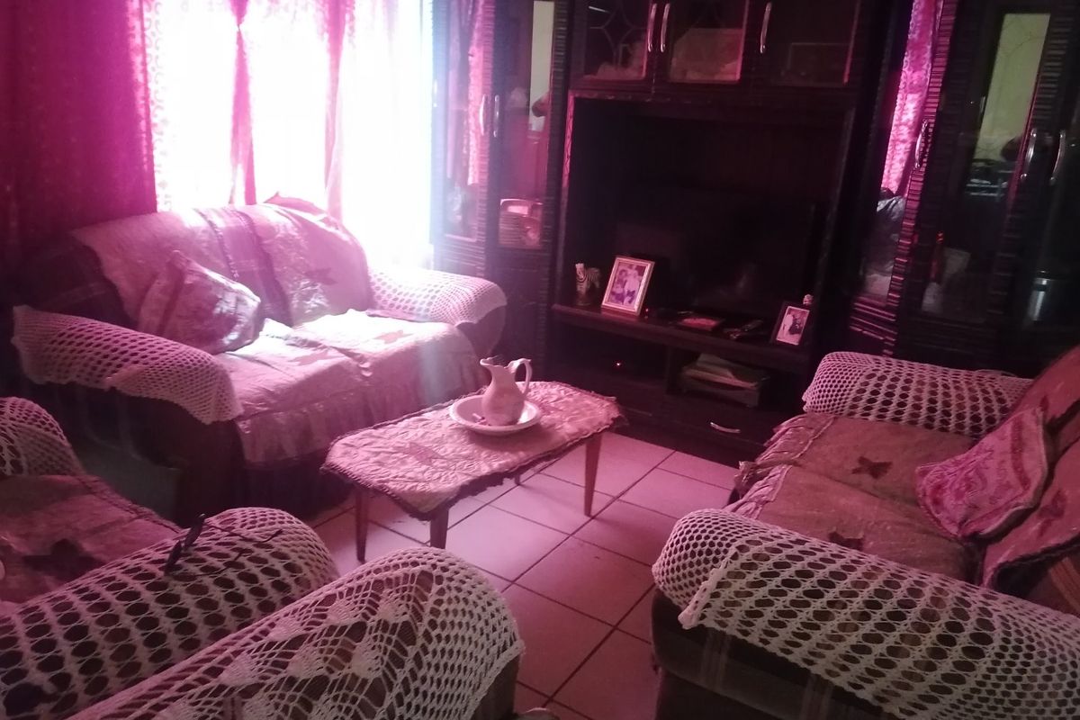 Spacious 3-Bedroom House for Sale – Ideal Location - Back into the Market - Photo 5