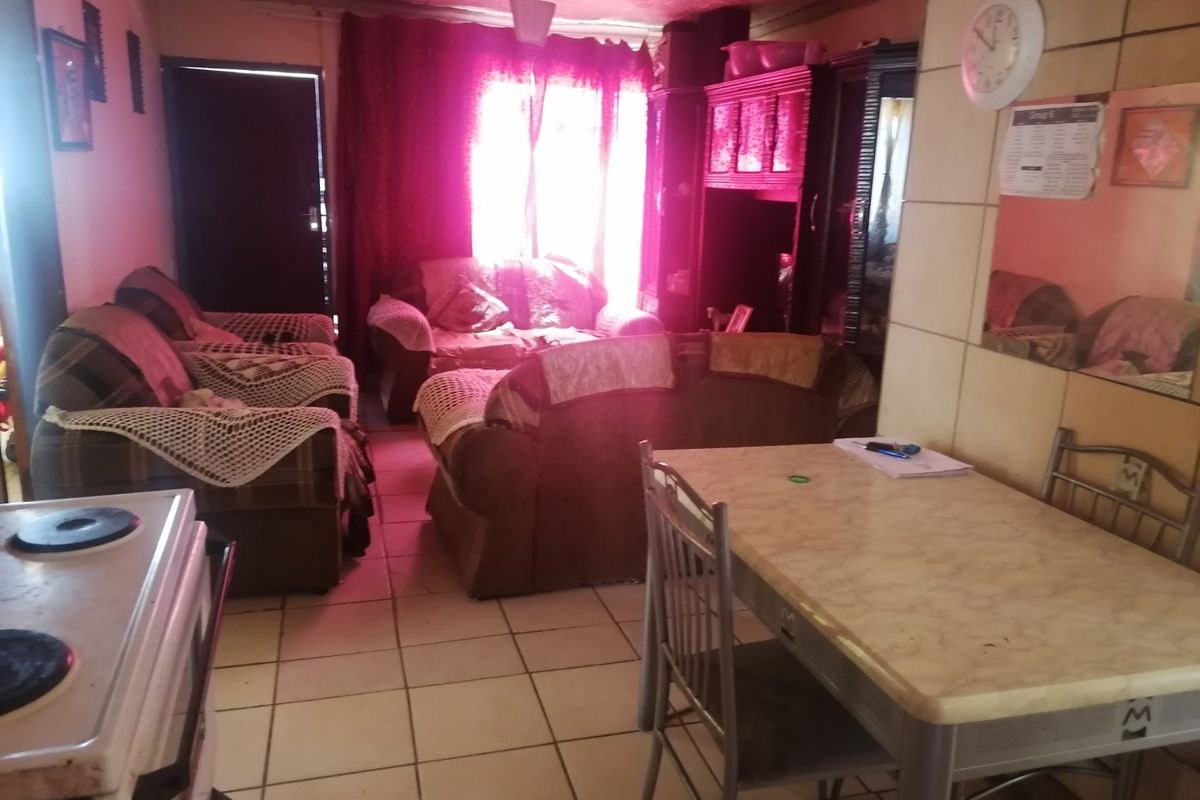 Spacious 3-Bedroom House for Sale – Ideal Location - Back into the Market - Photo 4