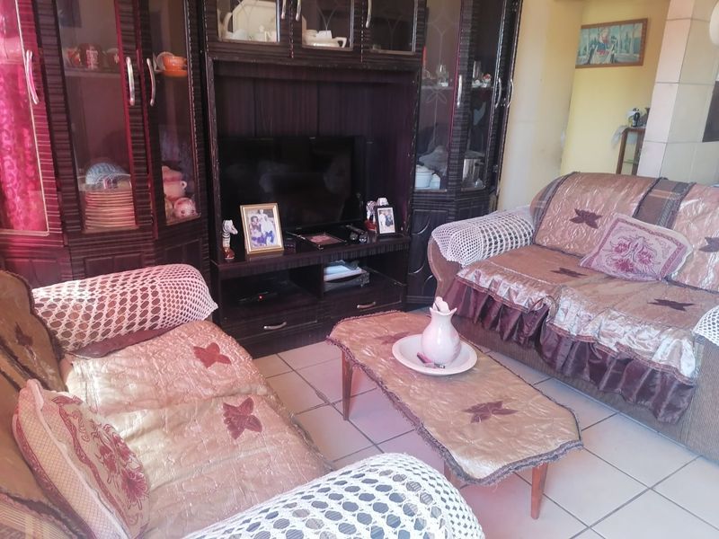 Spacious 3-Bedroom House for Sale – Ideal Location  - Photo 4