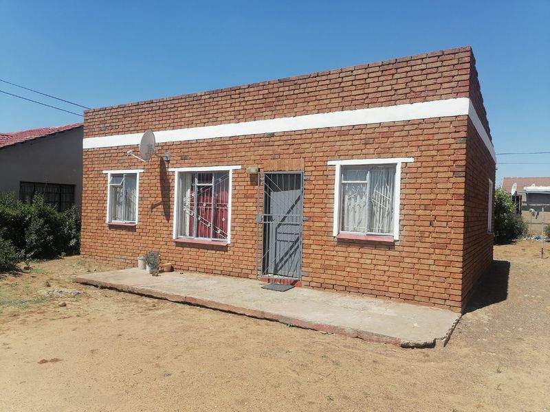 Spacious 3-Bedroom House for Sale – Ideal Location  - Photo 2