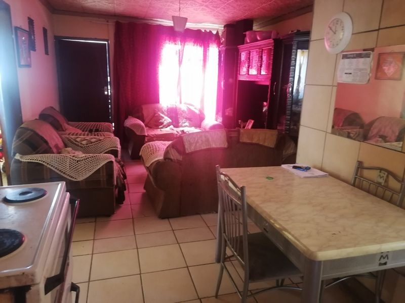Spacious 3-Bedroom House for Sale – Ideal Location  - Photo 5