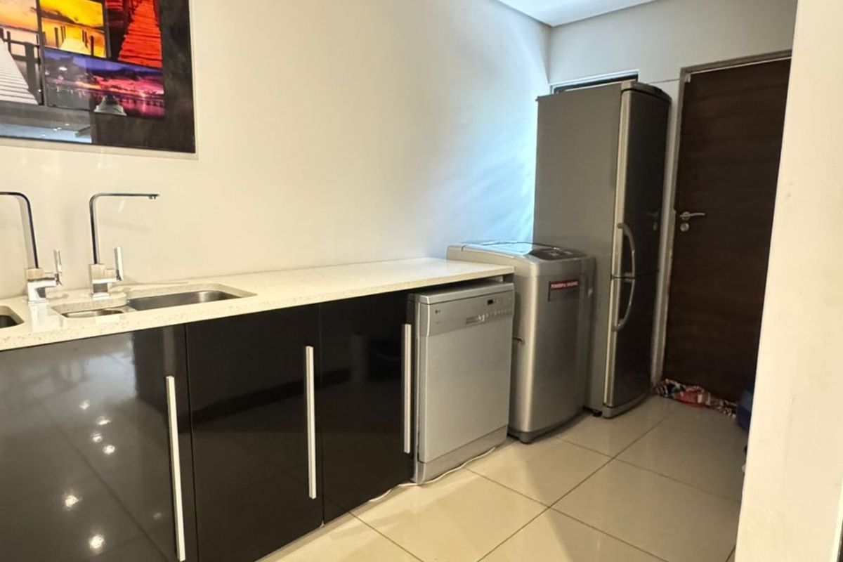 ULTIMATE SECURE MODERN 4 BEDROOM FAMILY HOME IN RUITERHOF!!! - Photo 5