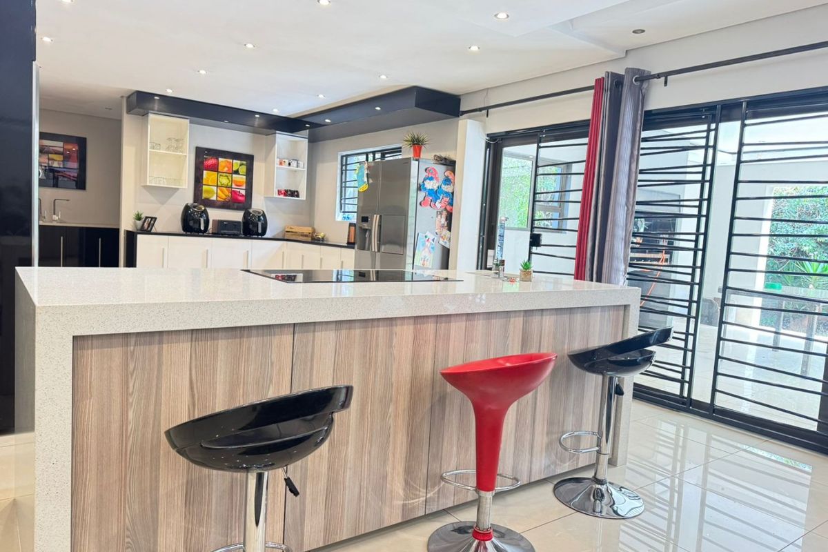 ULTIMATE SECURE MODERN 4 BEDROOM FAMILY HOME IN RUITERHOF!!! - Photo 3