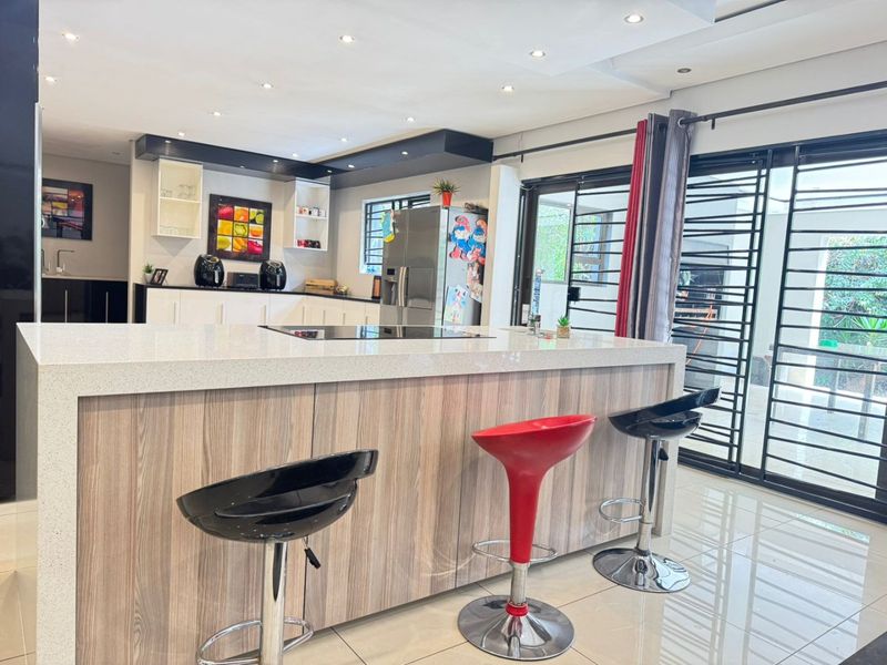 ULTIMATE SECURE MODERN 4 BEDROOM FAMILY HOME IN RUITERHOF!!! - Photo 3