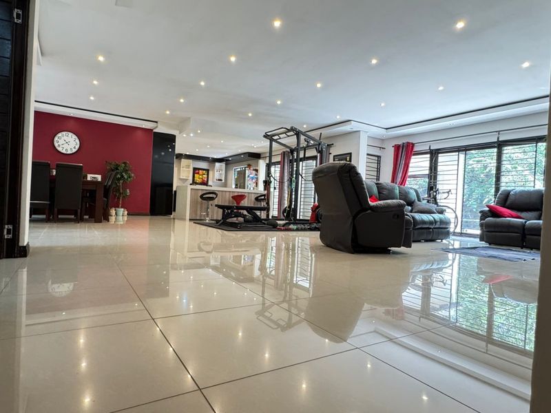 ULTIMATE SECURE MODERN 4 BEDROOM FAMILY HOME IN RUITERHOF!!! - Photo 10