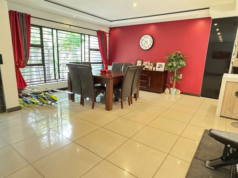 ULTIMATE SECURE MODERN 4 BEDROOM FAMILY HOME IN RUITERHOF!!! - Photo 7