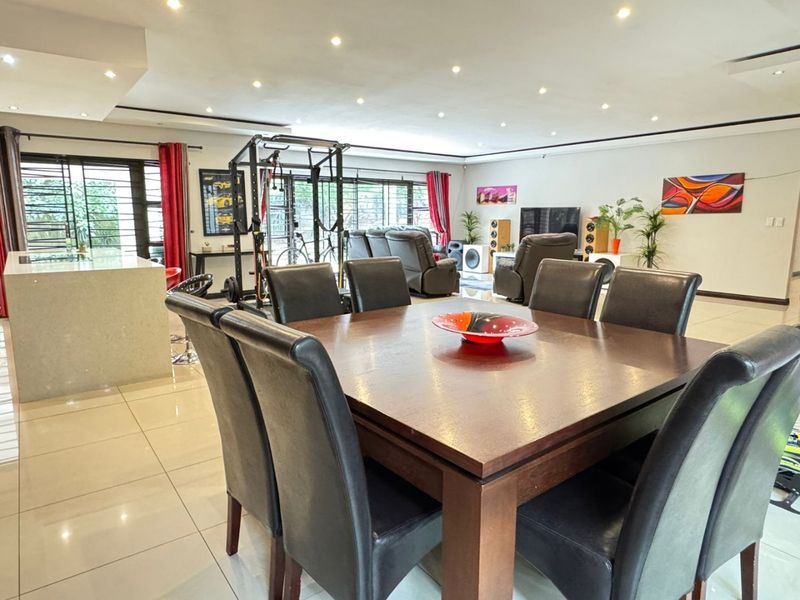 ULTIMATE SECURE MODERN 4 BEDROOM FAMILY HOME IN RUITERHOF!!! - Photo 6