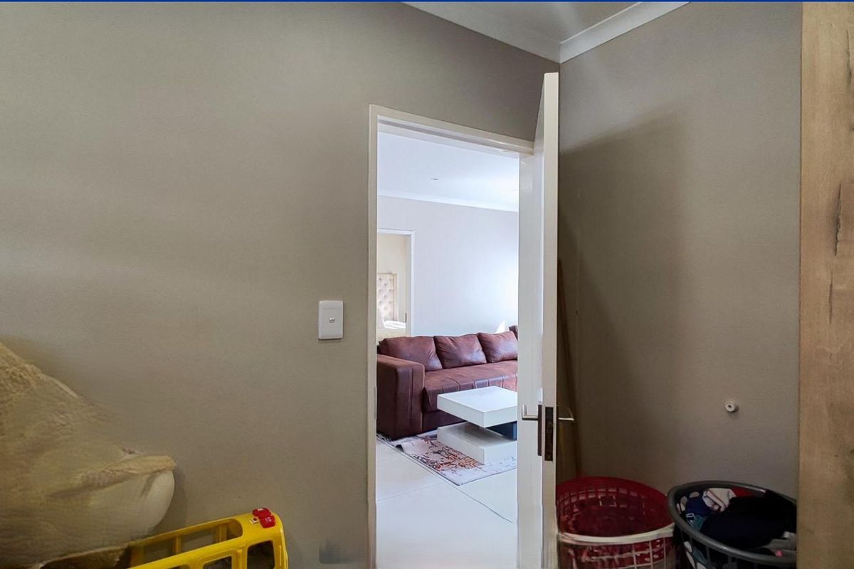 FOR SALE: SIMPLEX IN A SECURITY COMPLEX IN ALBERTSDAL: R910 000 - Photo 5